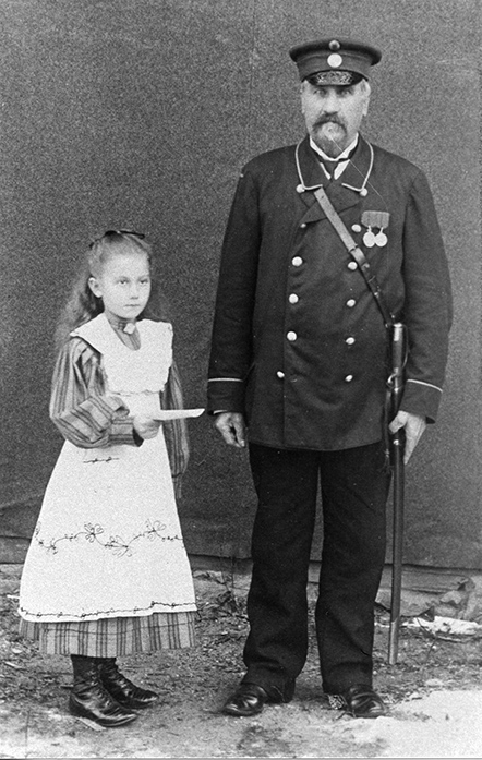 Kustaa Adolf Dahlström ja tyttärensä Anna