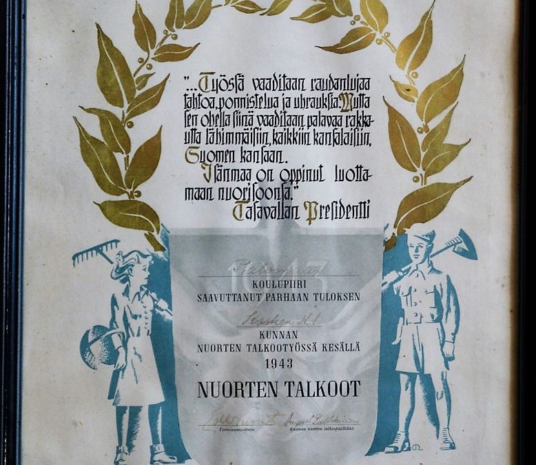 Palomaan koulupiirin palkinto nuorten talkootyössä 1943